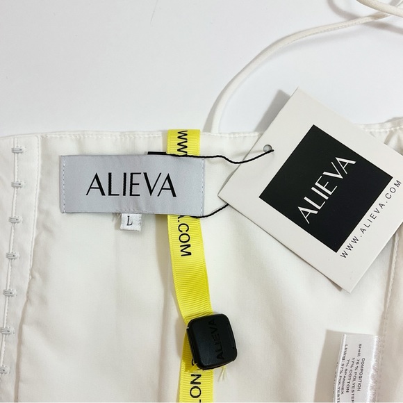 NWT Alieva Carla Crop Structured Crepe Top - Picture 11 of 13